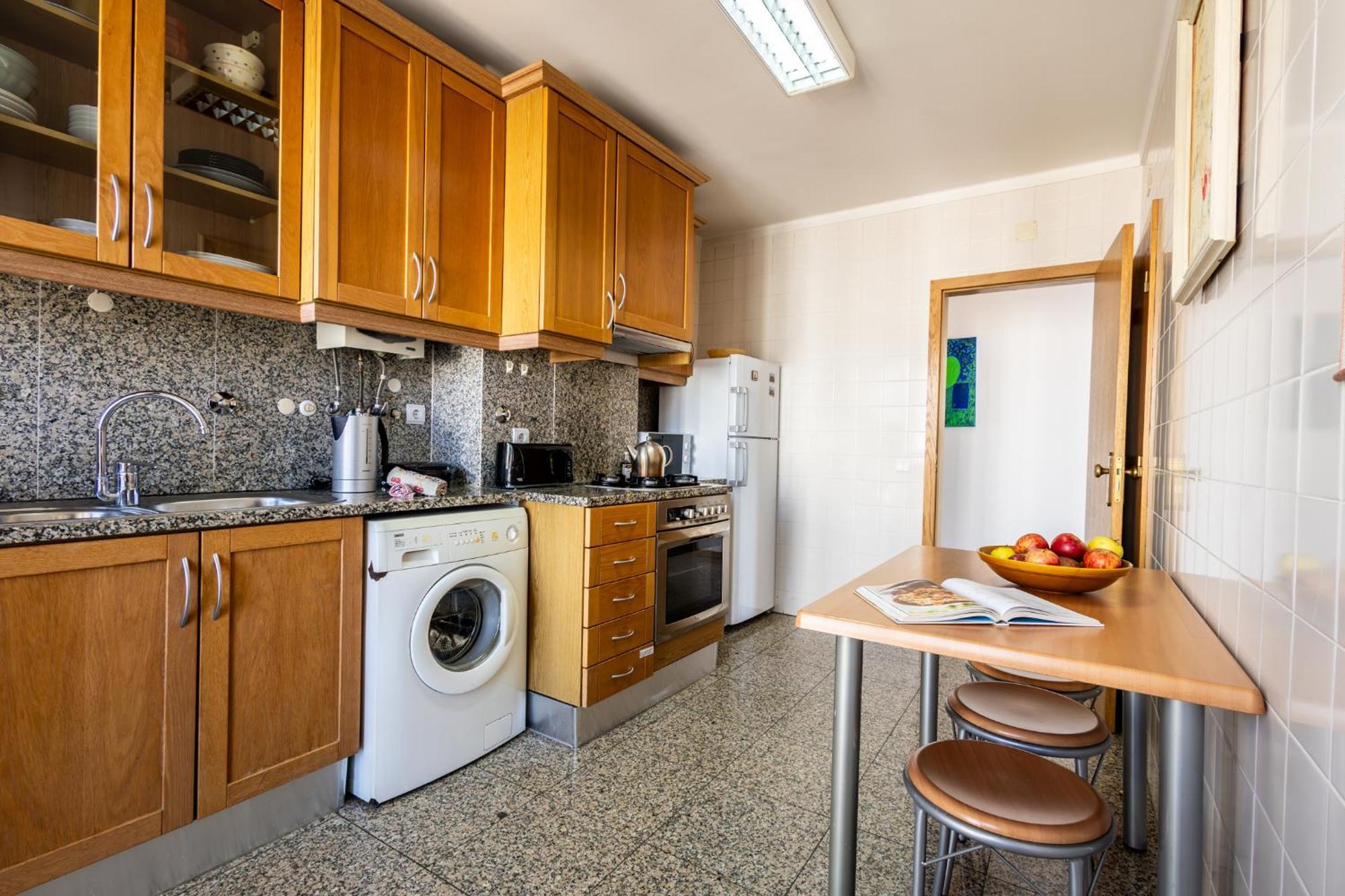 Beachfront 3Bdr Apt On Marginal Boulevard Сан-Мартинью-ду-Порту Экстерьер фото