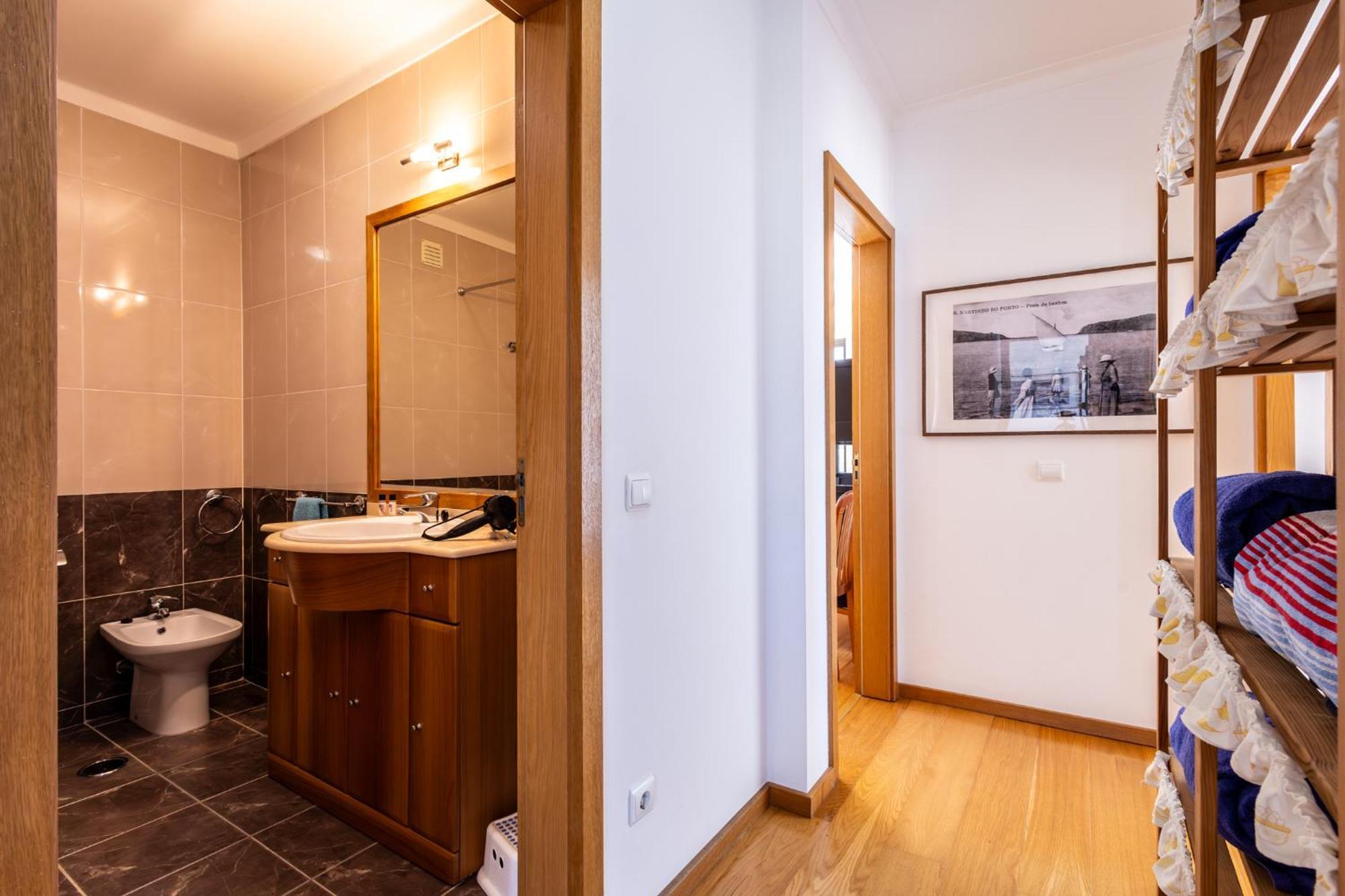 Beachfront 3Bdr Apt On Marginal Boulevard Сан-Мартинью-ду-Порту Экстерьер фото